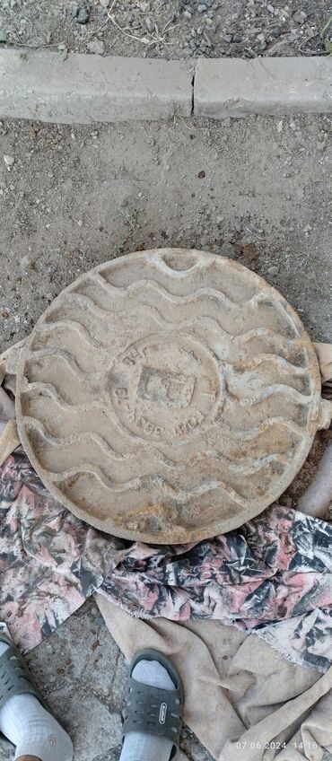 кольцо бетонное для канализации: Продам крышка люка Б/У