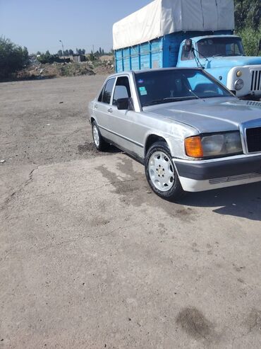 mercedes 190 motor: Mercedes-Benz 190: 0.2 l | 1984 il Sedan