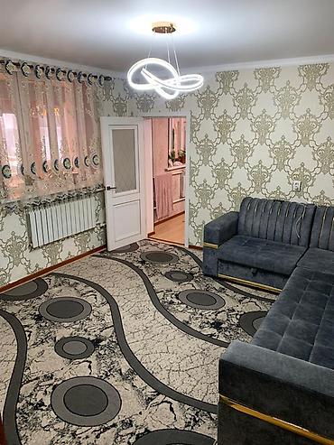 Продажа коттеджей и домов: Продаётся двухэтажный кирпичный дом с закрытым двором и навесом. В ж/м — 21