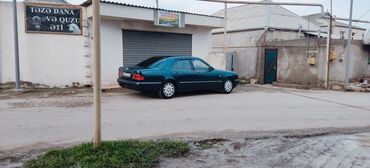 mersedes aktros: Mercedes-Benz 220: 2.2 l | 1997 il Sedan