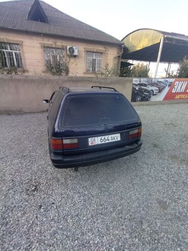 авто легковой: Volkswagen Passat Variant (универсал), темно-синий. Особенности: -