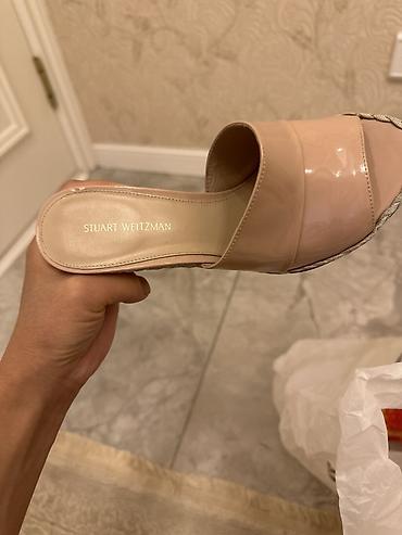 Босоножки, сандалии, шлепанцы: Босоножки, 35, Stuart Weitzman, Б/у, цвет - Бежевый — 1