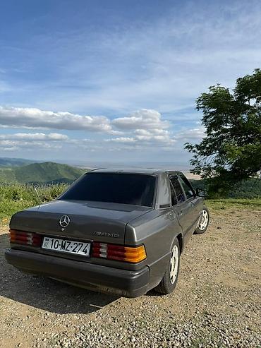 kia rio 2018: Mercedes-Benz 190: 2 l | 1991 il Sedan — 2