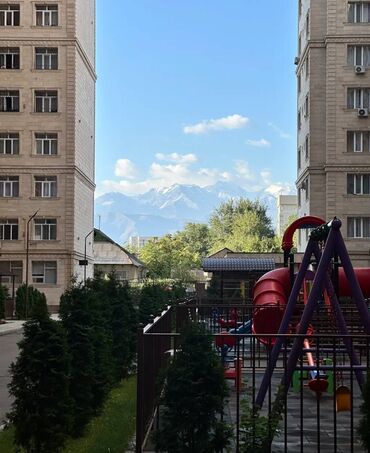 срочно продаётся 1 комнатная квартира в районе ошского рынка по улице кенсуйская: 4 бөлмө, 113 кв. м, Элитка, 4 кабат, Дизайнердик ремонт