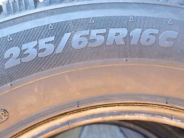 скоростя: Шины 235 / 65 / R 16, Зимняя шипованная, Б/у, Пара, Легкий коммерческий транспорт (C/LT), Michelin — 4