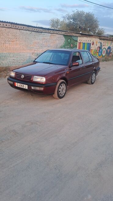 кузов гольф 4 с документами: Volkswagen Vento: 1993 г., 2 л, Автоматические, Бензин, Седан