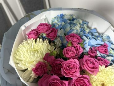 искусственные цветы бишкек: Яркий букет в стильной упаковке Состав: - Спрей-розы насыщенного