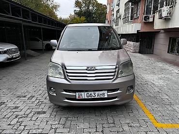 машина япония: Toyota Noah: 2003 г., Автомат, Бензин, Минивэн — 1