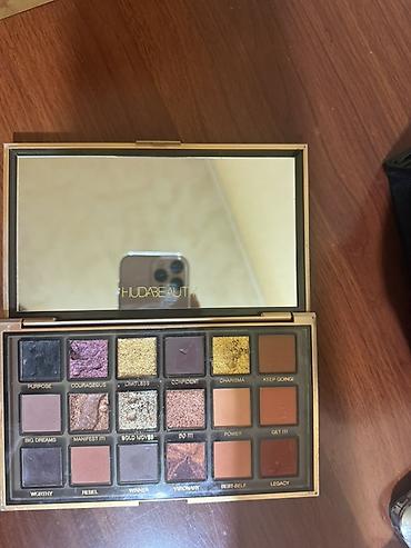 Huda Beauty EM(POWER)ED göz kölgəsi palitrası - Brend: Huda Beauty -