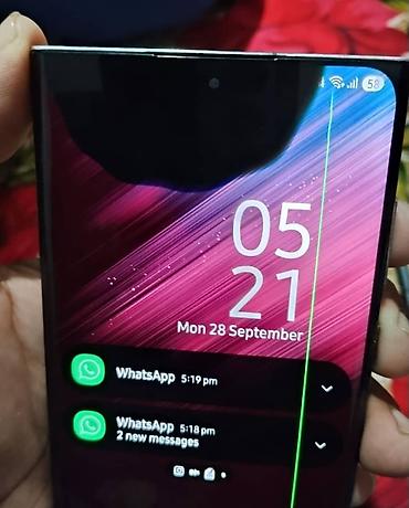 Samsung S22 Ultra, память 12/512 ГБ. Сенсорный экран поврежден: на