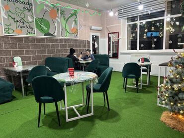 столы стулья для кафе и ресторанов: С связи с закрытием кафе,срочно продается оборудование для кафе