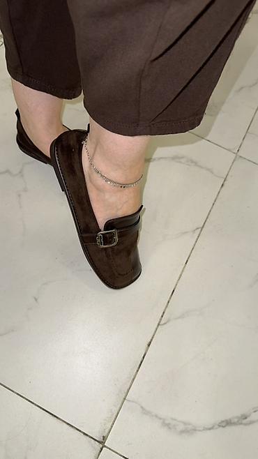 Makasin və loferlər: Qadınlar üçün loafer ayaqqabılar - Stil: Kəmərli-buclu loafer — 3