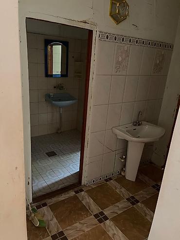 Uzunmüddətli kirayə mənzillər: Kiraye verilir 500azn aileye sirketlerede verile biler 800azn Ev — 11