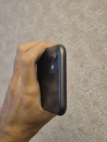 Apple iPhone: IPhone 11, 128 GB, Qara, Simsiz şarj, Face ID — 8