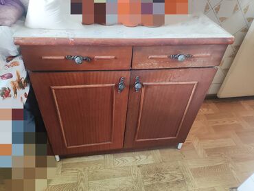кухонный шкаф буфет: Кухонный гарнитур, Буфет, цвет - Красный, Б/у