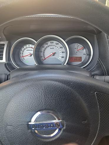 nissan tiida: Nissan Tiida sedan - Kuzov: ağ rəng, 4 qapı, sedan - Salon: qara — 5