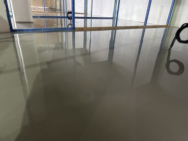 Напольные работы: Выравнивание пола, Монтаж напольных плинтусов, Стяжка пола | Линолеум, Наливные полы, Паркет Больше 6 лет опыта — 4