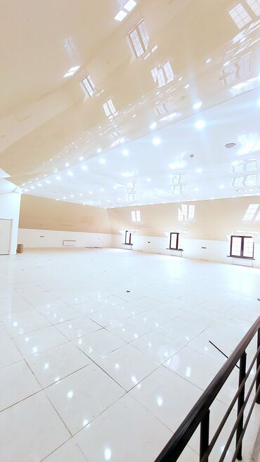 Mağazalar: Göyçay ş. tam mərkəzdə çox əla yerdə 3 mərtəbə + monsar + aşağıda — 4