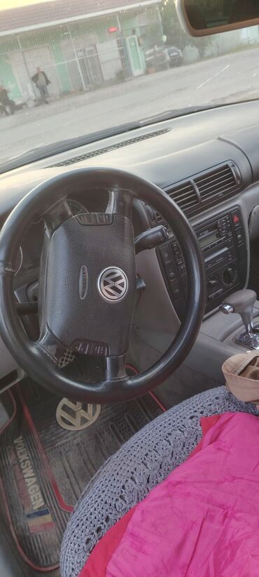 Volkswagen: Volkswagen Passat: 1.8 l | 2001 il Sedan — 16