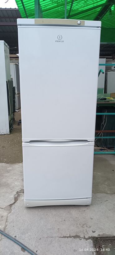 Холодильник Indesit, Б/у, Двухкамерный, De frost (капельный), 60 * 152 * 60