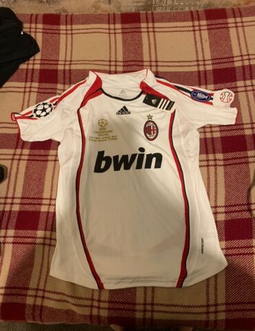 Спортивная форма: Продаю ретро форму Милана 2008 Кака