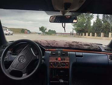 Mercedes-Benz: Mercedes-Benz E-Class: 2 l | 1999 il Sedan — 9