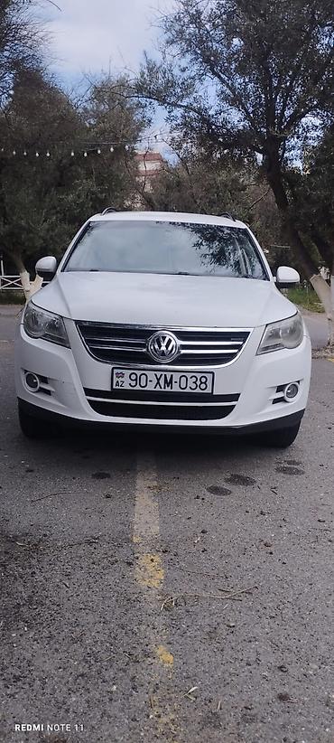 Volkswagen: Volkswagen Tiguan, ağ rəngli, kompakt SUV. Xüsusiyyətlər: - Kuzov: 5 — 2