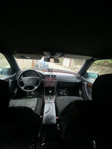 Mercedes-Benz: Mercedes-Benz E-Class: 1.8 l | 1998 il Sedan — 8