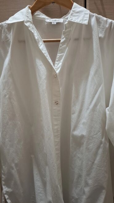 Рубашки: Продаётся женская одежда: рубашки, футболки, кофты, брюки. Есть новые — 2