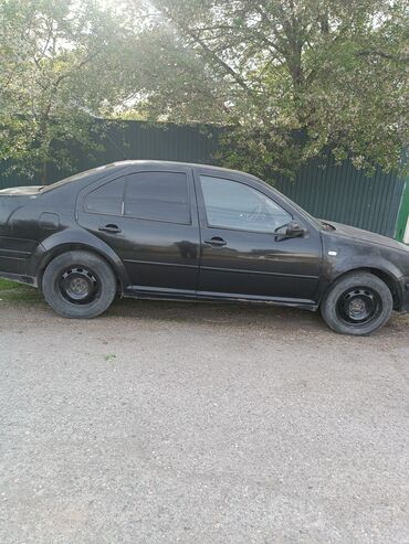 Volkswagen: Volkswagen Bora: 2001 г., 1.8 л, Механика, Бензин, Седан