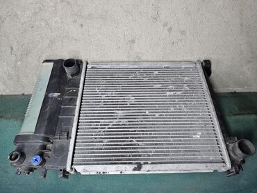 Радиаторы: Радиатор охлаждения двигателя BMW E30, 318i, 1991г.в. Оригинал BEHR — 21