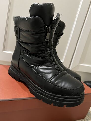 женские ботинки 36 размер: Сапоги, 36.5, цвет - Черный