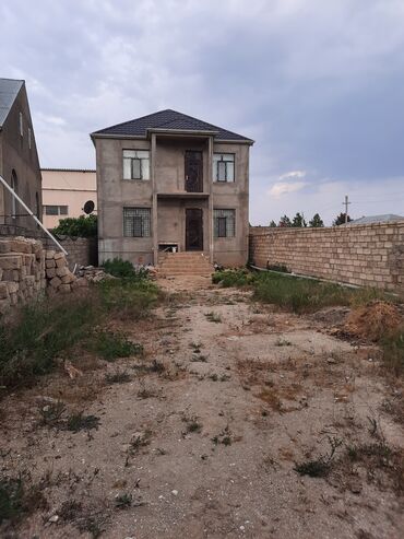Həyət evləri və villaların satışı: Məmmədli qəsəbəsində(şəhərdən gəldikdə qəsəbənin girişi).Zöhrab