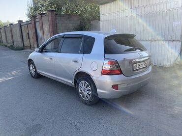 хондо цивик: Серебристый автомобиль Honda Civic в кузове хэтчбек. Эта модель