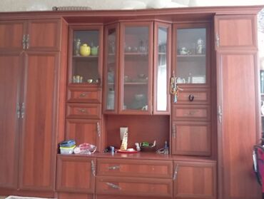 буу айнектер: Сервант, Колдонулган, Жыгач