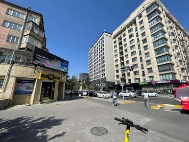помещение для одежды: Сатам Офистик 236 кв. м, Ремонту бар, Эмереги менен, Көп кабаттуу имарат, 1 кабат