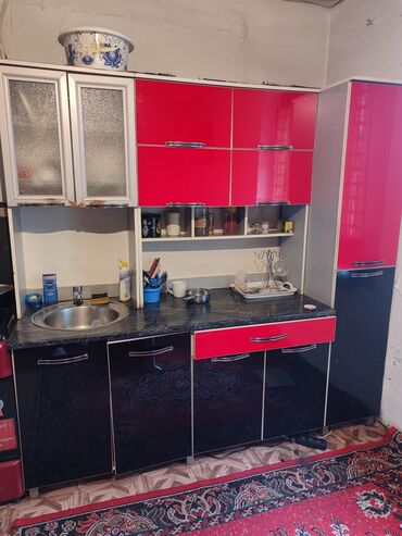 мерс 180: Кухонный гарнитур, Шкаф, цвет - Красный, Б/у