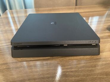 купить playstation 5 в баку: SONY PLASTATİON 4 sade ideal vəziyətdə 3 il iştenilib,əlavə oyunlar