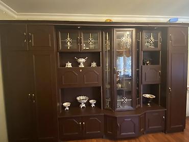 sekret: Klassik üslubda iri salon divar mebeli (sekretar vitrinli) - — 2