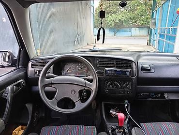 немка е303: Volkswagen Golf: 1993 г., 1.6 л, Механика, Бензин, Хэтчбэк — 10