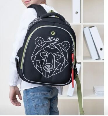 портфель школьный: Продаю рюкзак школьный для мальчика. Grizzly. При нажатии светятся