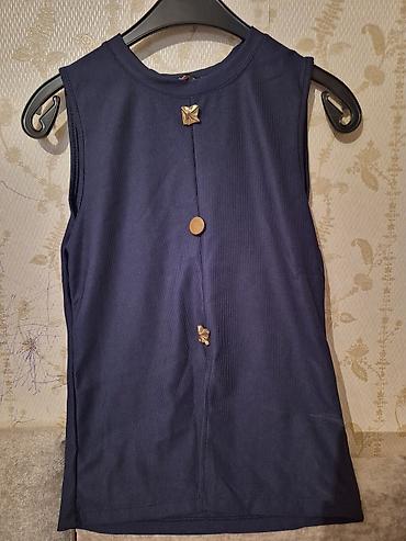 Qadınlar üçün qolsuz bluz/köynək - Rəng: tünd göy (navy) - Dizayn: ön