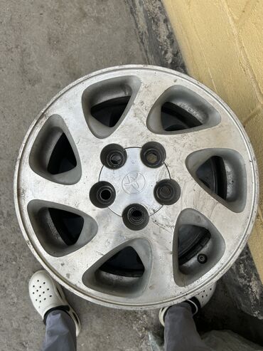 Диски: Литые Диски R 15 Toyota, Комплект, отверстий - 5, Б/у