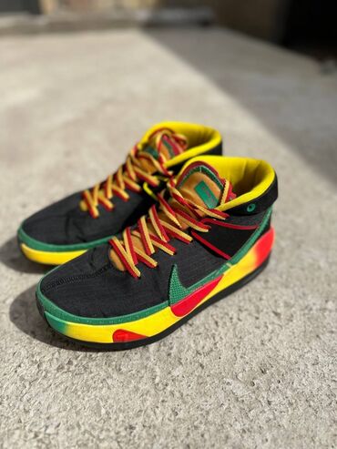 nike hyperdunk: Продаю оригинал NIKE Jamaica🇯🇲
Размер: 42
Состояние: отличные