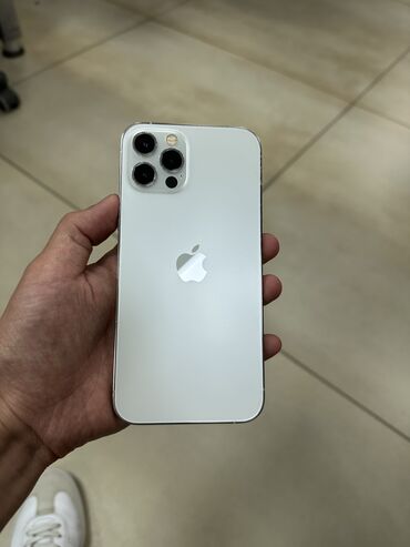 Apple iPhone: IPhone 12 Pro, Б/у, 128 ГБ, Белый, Защитное стекло, Чехол, 75 %