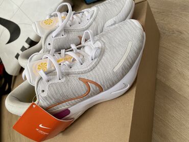 кроссовки для волейбола найк: Продаю новые оригинал кроссовки Nike