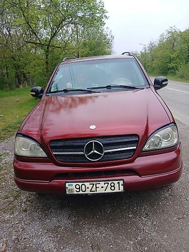 qirmizi masin: - Növ: SUV, 5 qapı - Korpus rəngi: tünd qırmızı/bordo - Salon: açıq — 5