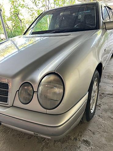 bugatti eb 112 6 mt: Mercedes-Benz E-Class (W210) sedan - Gövdə: 4 qapılı sedan, gümüşü — 4