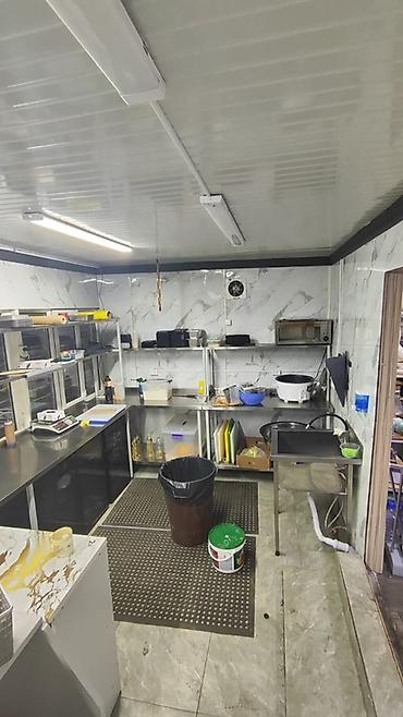 Фастфуд: В связи с закрытием бизнес точки суши продаются кухонные — 11