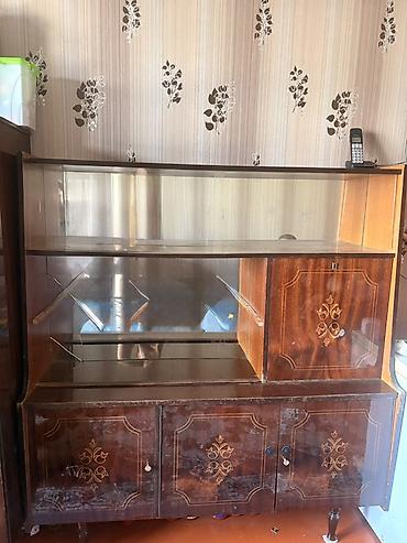 ucuz şkaflar: Klassik vitrinli bufet - Material: Taxta karkas, laklı səth; ön — 1